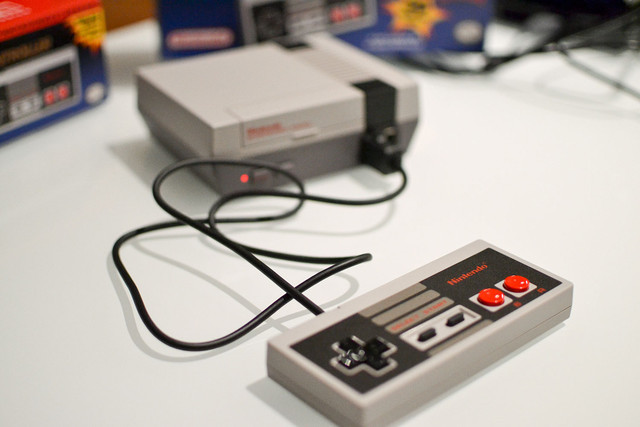 Điên cuồng cơn sốt máy chơi game cầm tay NES Classic
